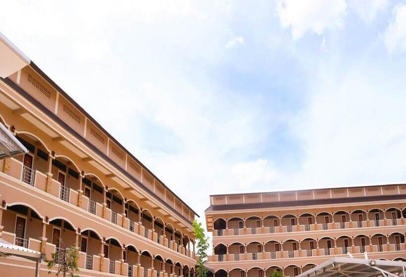 ホテル Capital O 75521 Sang Siri Apartment