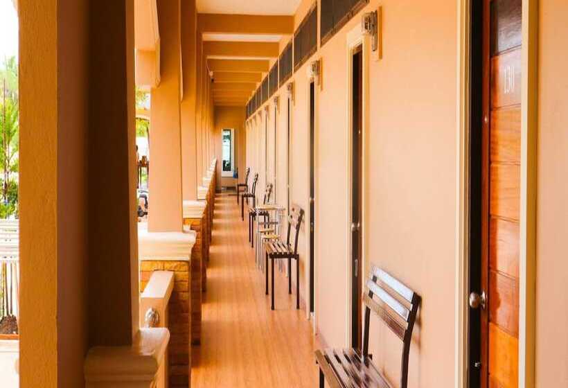 ホテル Capital O 75521 Sang Siri Apartment