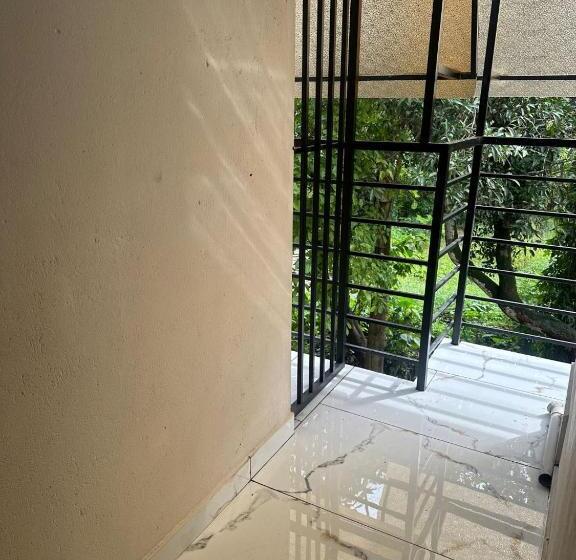 هتل Gold Suite, Kakkanad