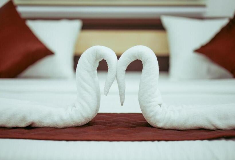 هتل Gold Suite, Kakkanad