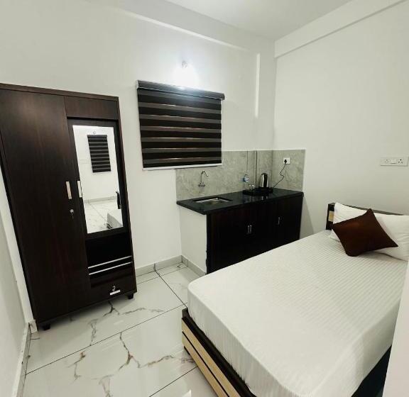 هتل Gold Suite, Kakkanad