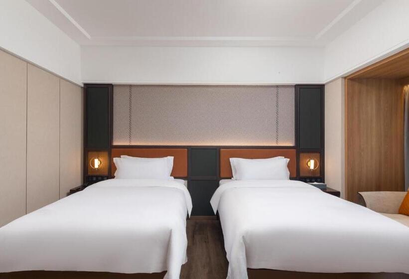 ホテル Huaxi International