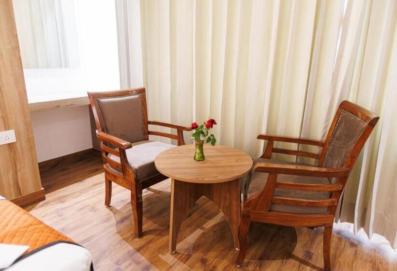 Mannat Residency By Io Hotels Near Golden Temple