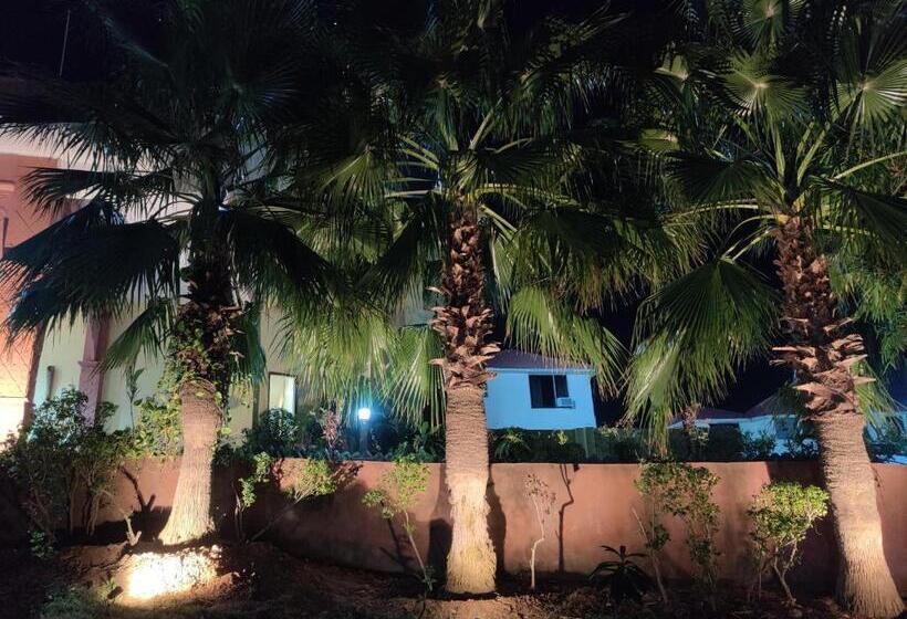 בית מלון כפרי Orchha Club And Resort   Ocr