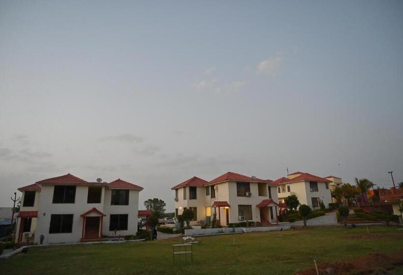 בית מלון כפרי Orchha Club And Resort   Ocr