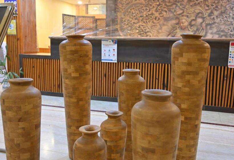 בית מלון כפרי Orchha Club And Resort   Ocr