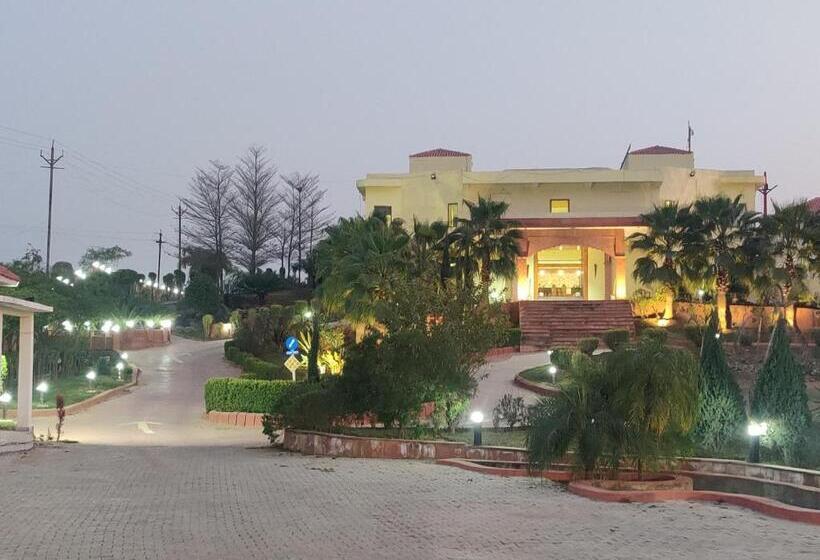 בית מלון כפרי Orchha Club And Resort   Ocr