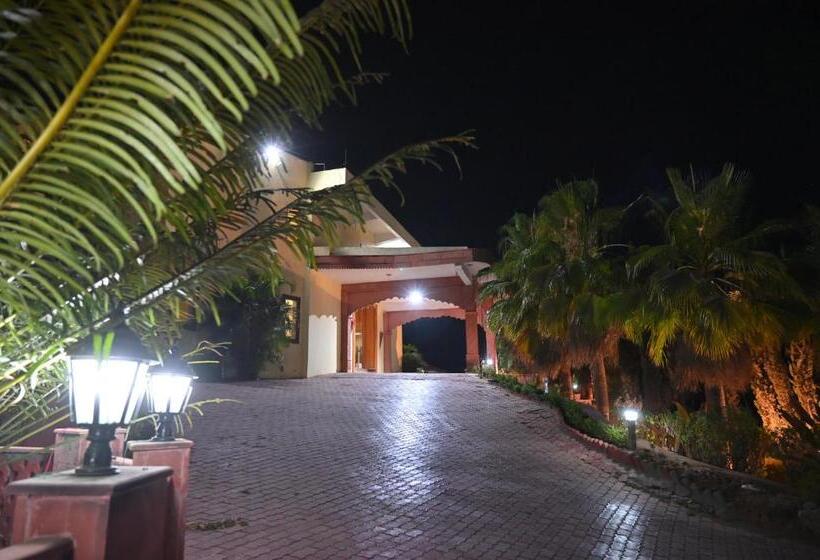 בית מלון כפרי Orchha Club And Resort   Ocr