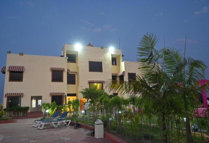בית מלון כפרי Orchha Club And Resort   Ocr