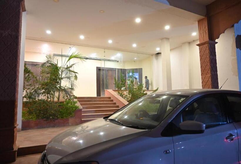 בית מלון כפרי Orchha Club And Resort   Ocr