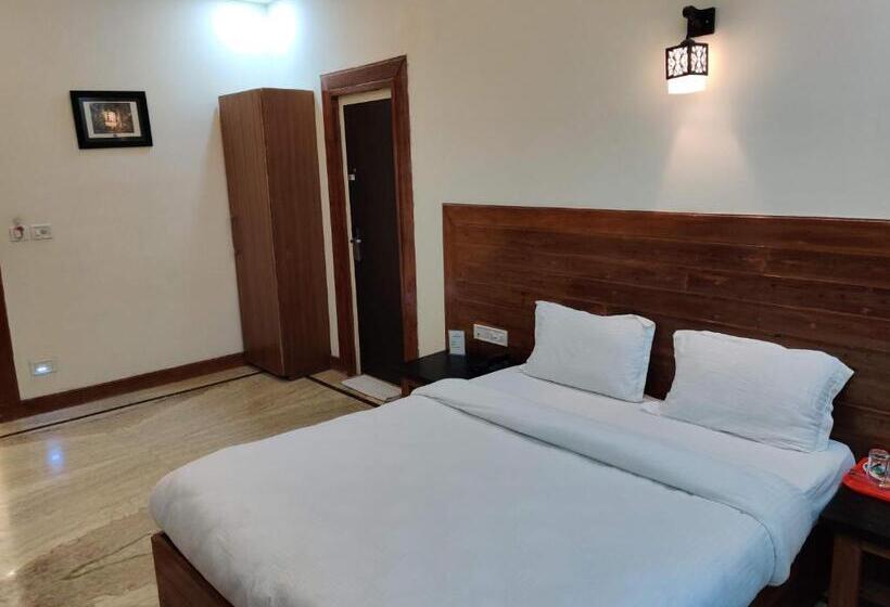 בית מלון כפרי Orchha Club And Resort   Ocr