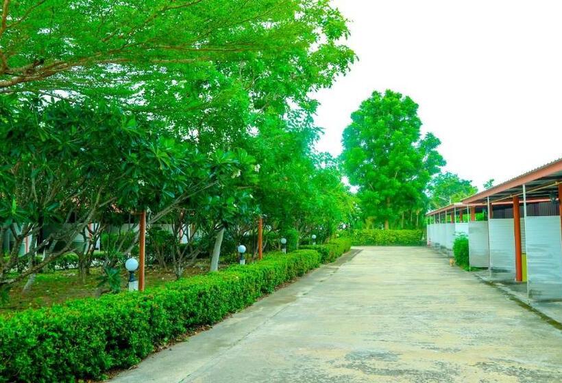 فندق The Moon Resort Phetchaburi