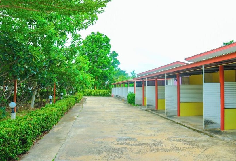 فندق The Moon Resort Phetchaburi