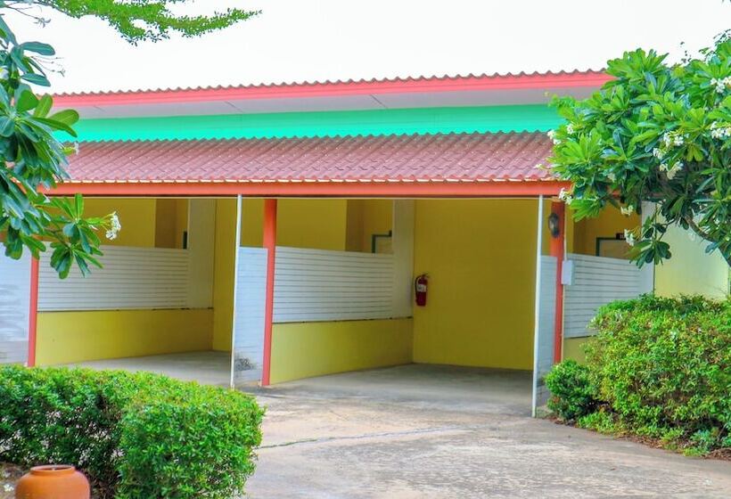 فندق The Moon Resort Phetchaburi