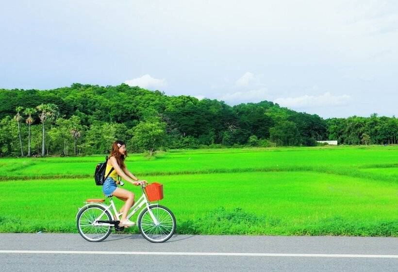 فندق The Moon Resort Phetchaburi