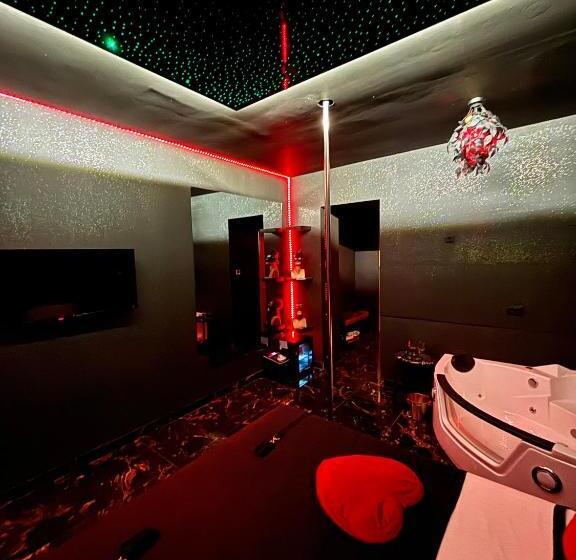 هتل Romeo Nights   Love Rooms   Jacuzzi Hydromassage