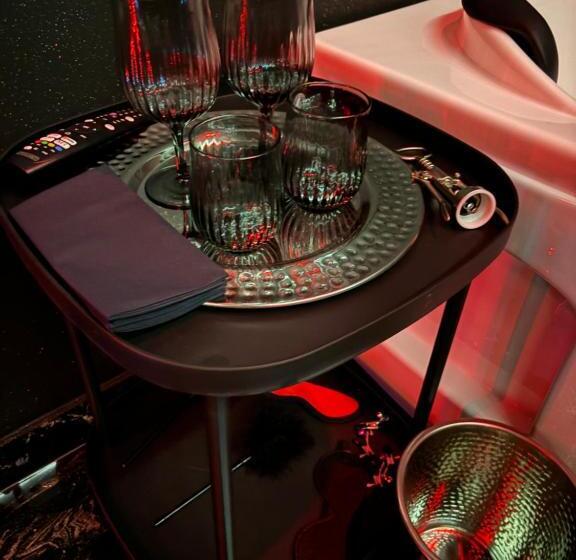 هتل Romeo Nights   Love Rooms   Jacuzzi Hydromassage