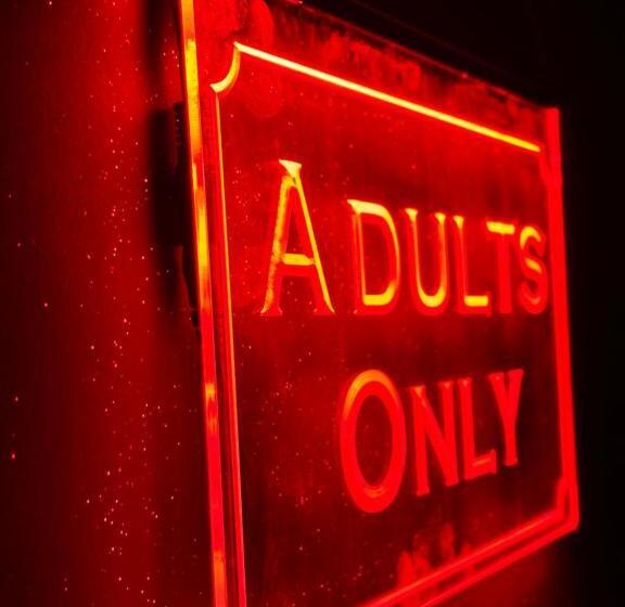 هتل Romeo Nights   Love Rooms   Jacuzzi Hydromassage