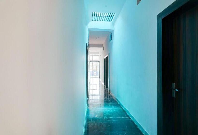 בית מלון כפרי Spot On Mg Plaza