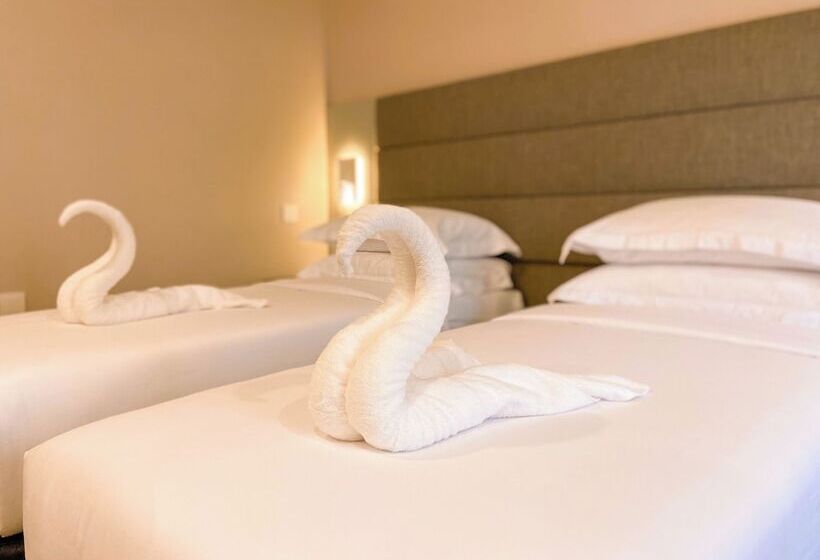 בית מלון כפרי Staycity Serviced Apartment