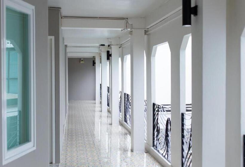 فندق The Light House At Town Phuket