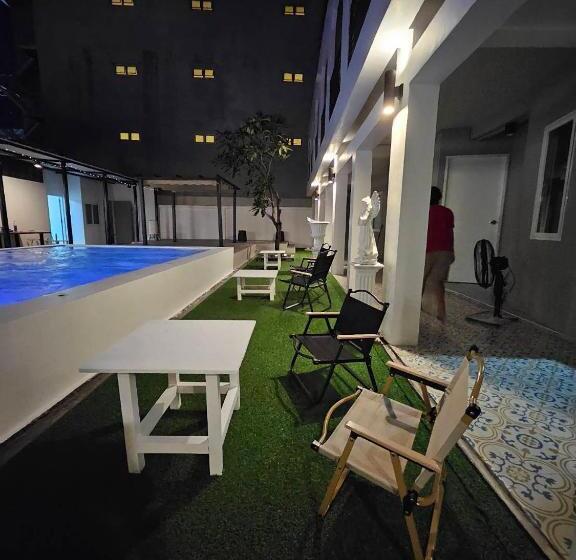 فندق The Light House At Town Phuket