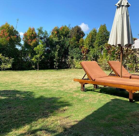 בית מלון כפרי Unique Canggu Guest House