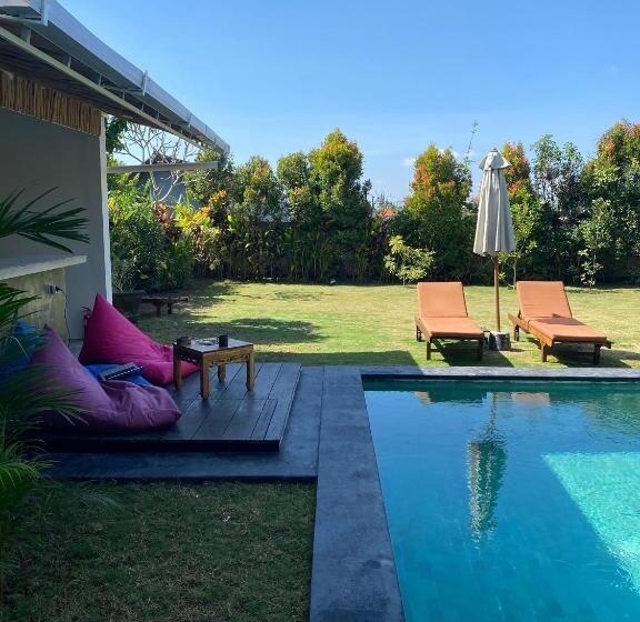 בית מלון כפרי Unique Canggu Guest House
