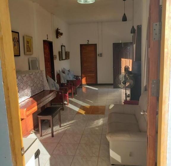 بنسيون Mari Gold Travelers Inn