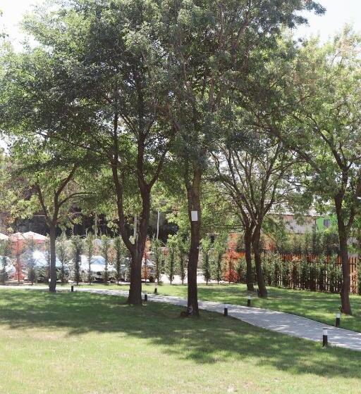 Noima Hotel & Suites