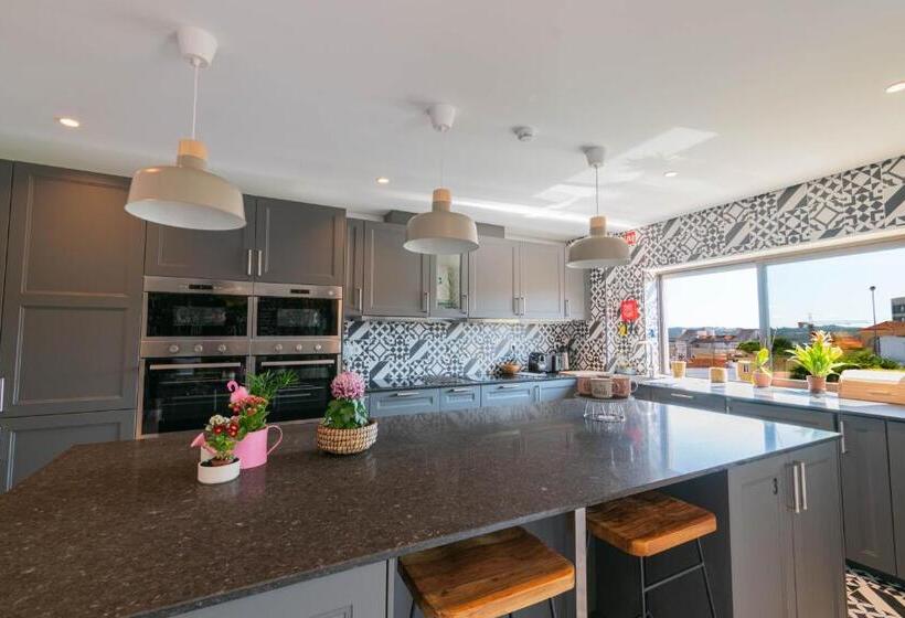 بنسيون 7min From University And Sé Velha   Ac   Work Desk   Wifi 300mbs