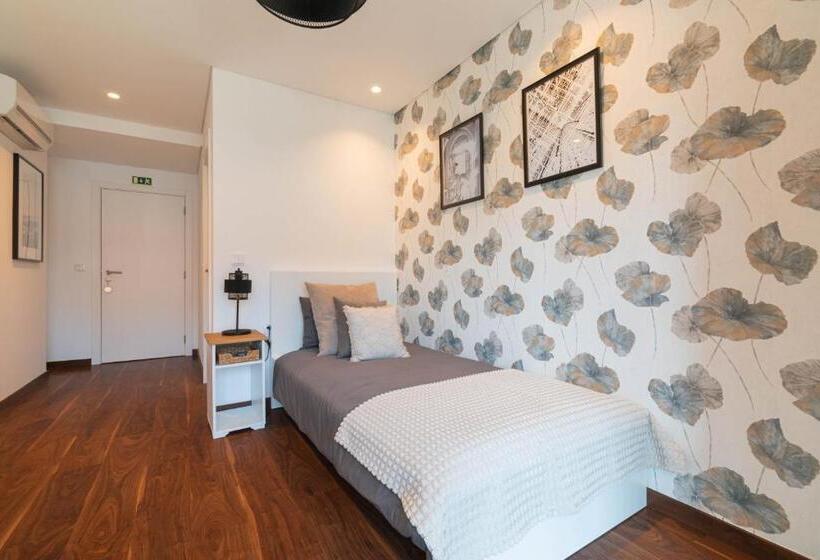 بنسيون 7min From University And Sé Velha   Ac   Work Desk   Wifi 300mbs