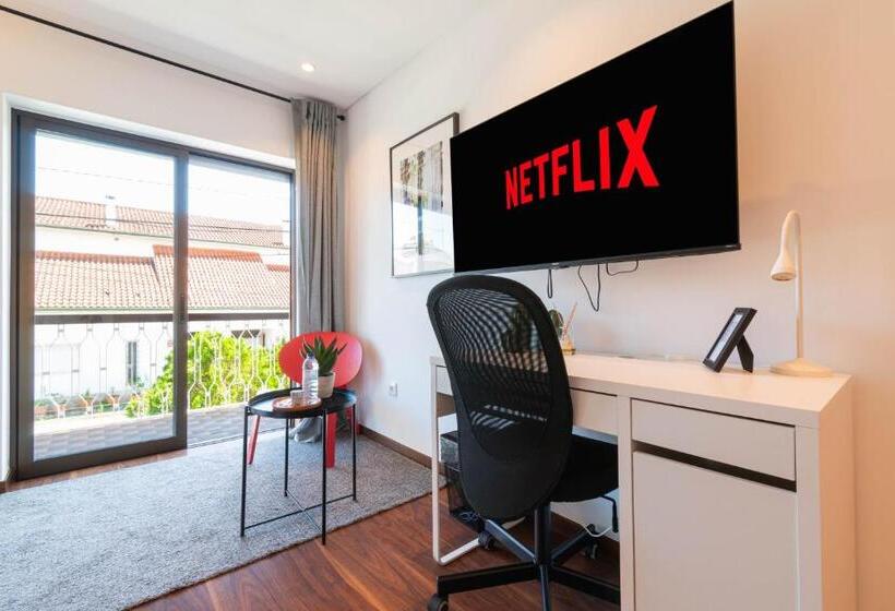 بنسيون 7min From University And Sé Velha   Ac   Work Desk   Wifi 300mbs