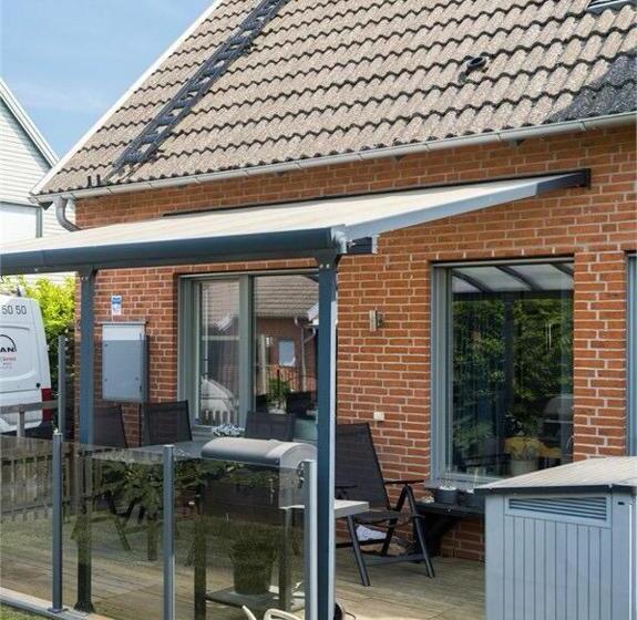 بنسيون 5 Bed Rooms House With Jacuzzi, Free Parking, And 2 Toilets Bath In Malmö