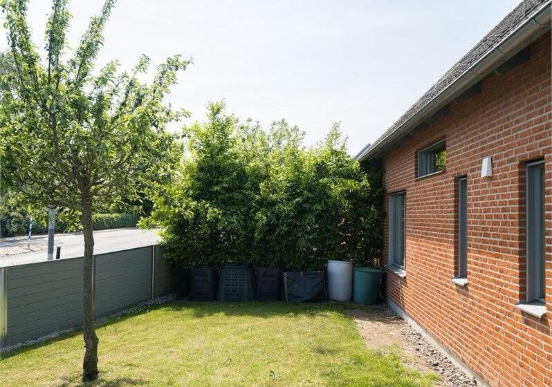 بنسيون 5 Bed Rooms House With Jacuzzi, Free Parking, And 2 Toilets Bath In Malmö