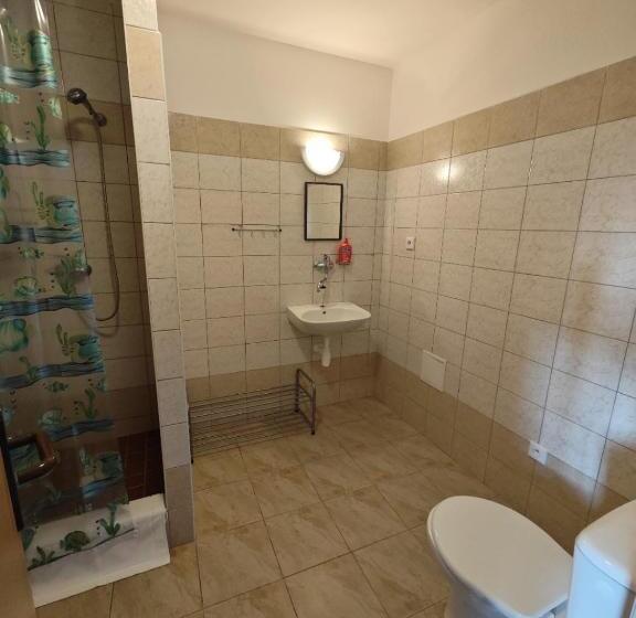 膳宿费 Bouda Jestřábí