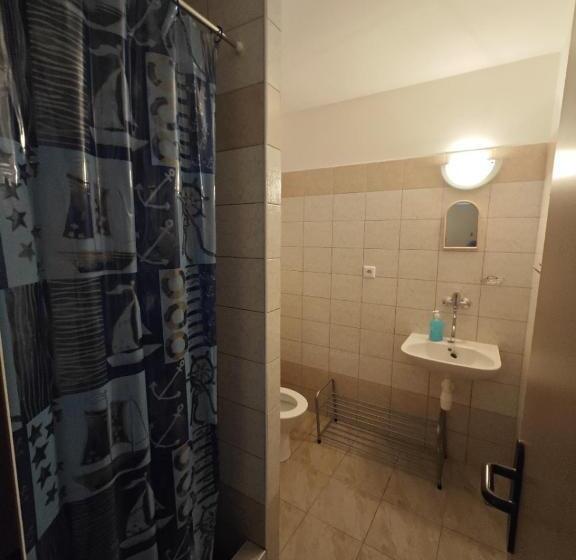 膳宿费 Bouda Jestřábí