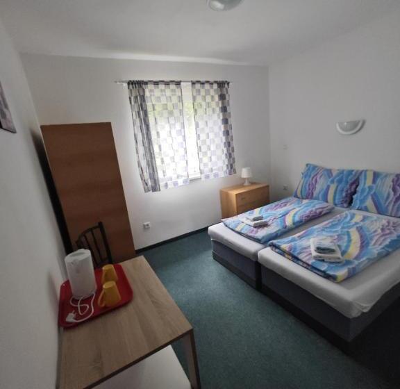 膳宿费 Bouda Jestřábí