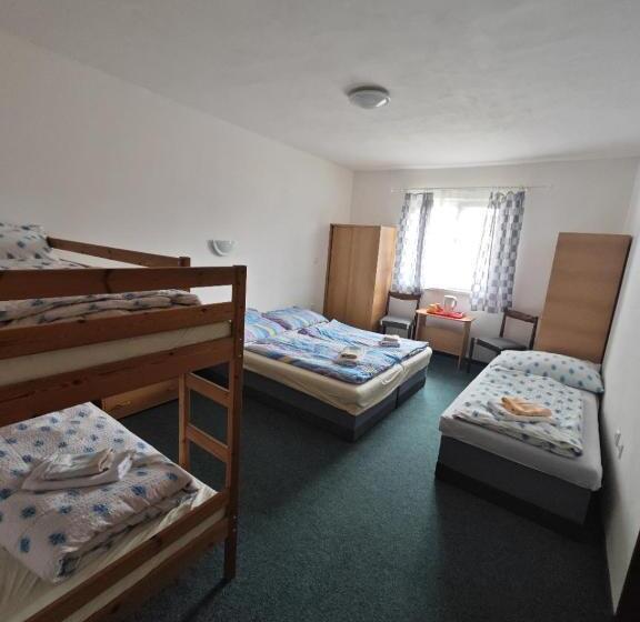 膳宿费 Bouda Jestřábí