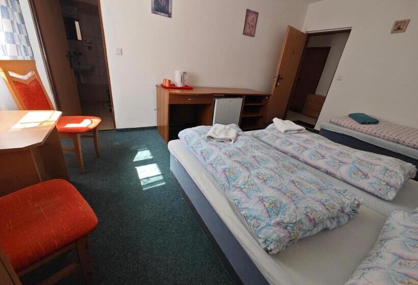 膳宿费 Bouda Jestřábí