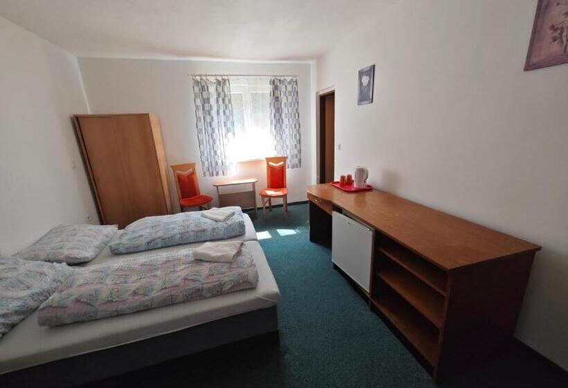 膳宿费 Bouda Jestřábí