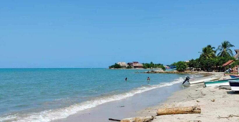 פנסיון Casa Isayoba