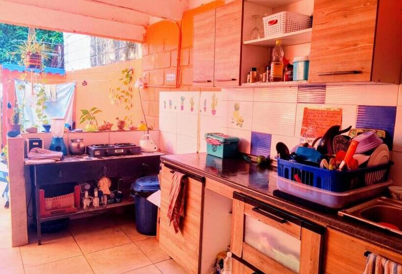 פנסיון Casa Isayoba