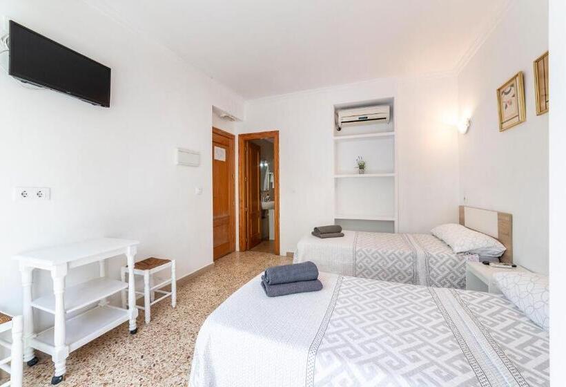 پانسیون Hostal Moya