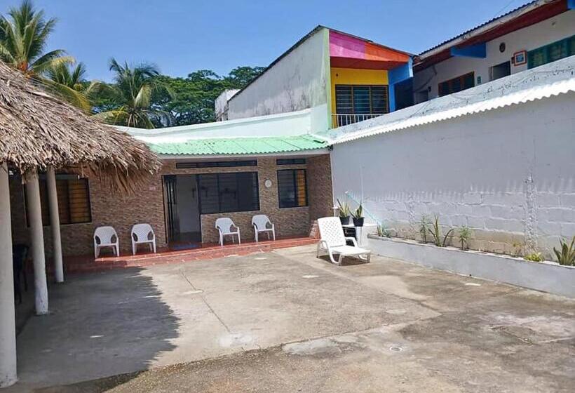 ペンション Juva Hostel   Coveñas