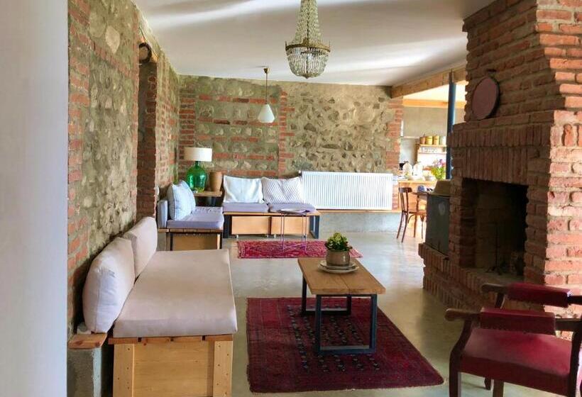 پانسیون Lokokina Guesthouse