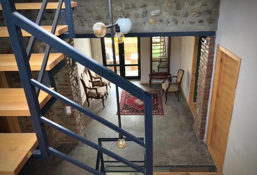 پانسیون Lokokina Guesthouse