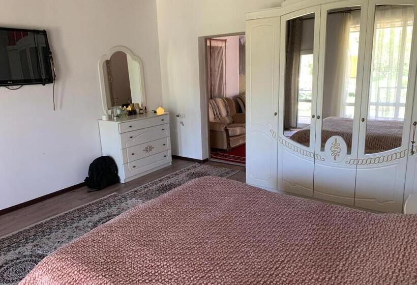 پانسیون Nomad  Guest House