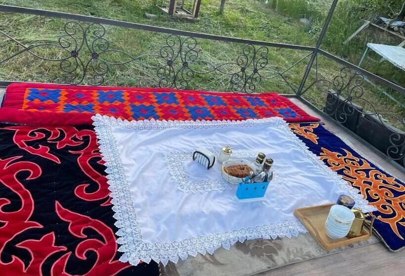 پانسیون Nomad  Guest House