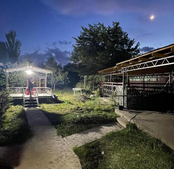 پانسیون Nomad  Guest House